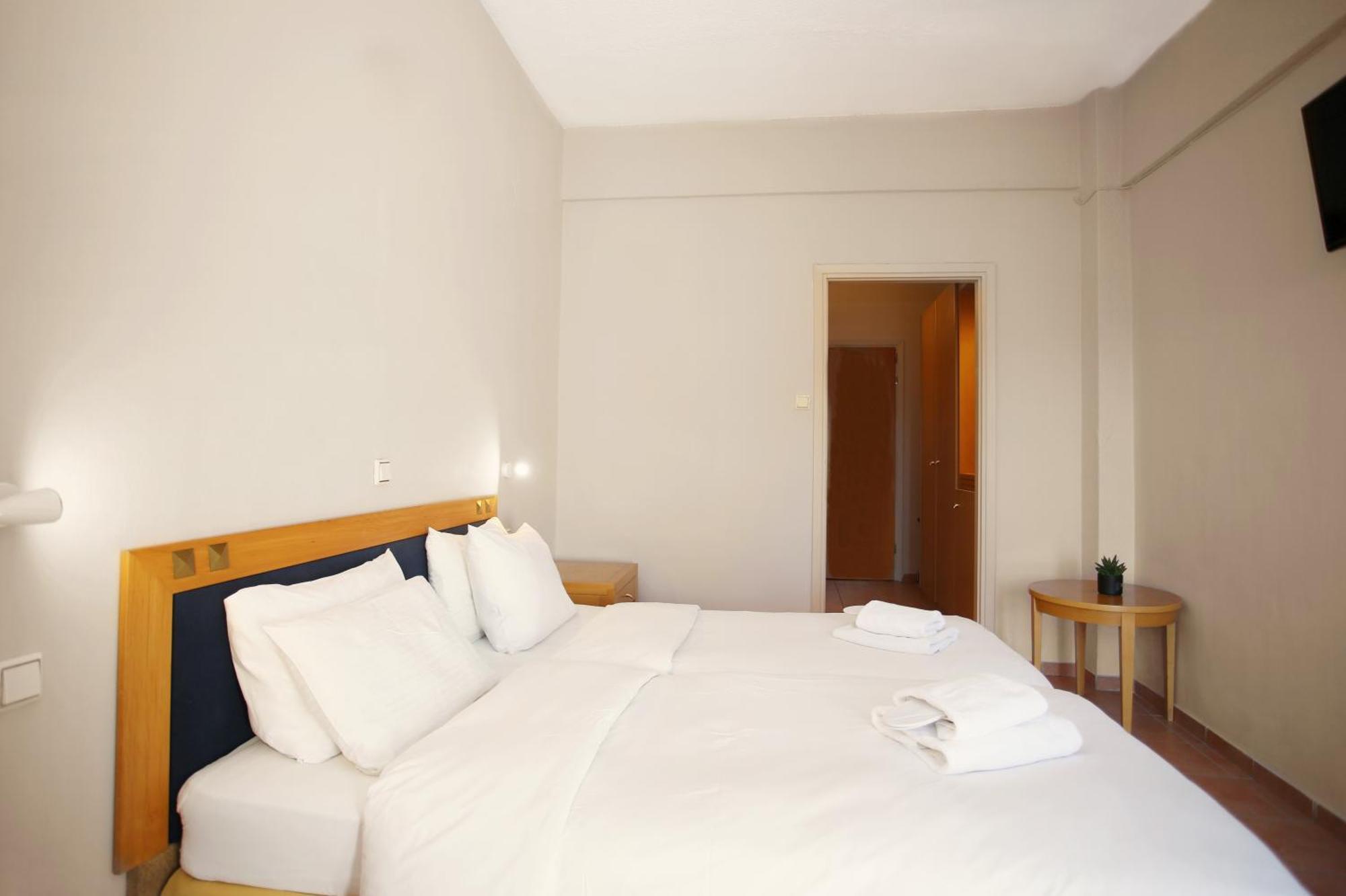 Hotel Lecadin Karpenísion Eksteriør billede