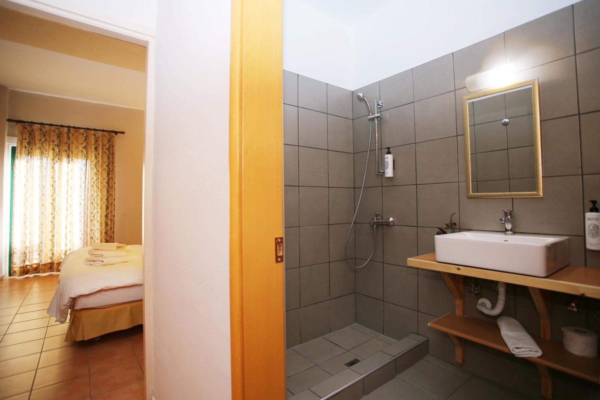 Hotel Lecadin Karpenísion Eksteriør billede
