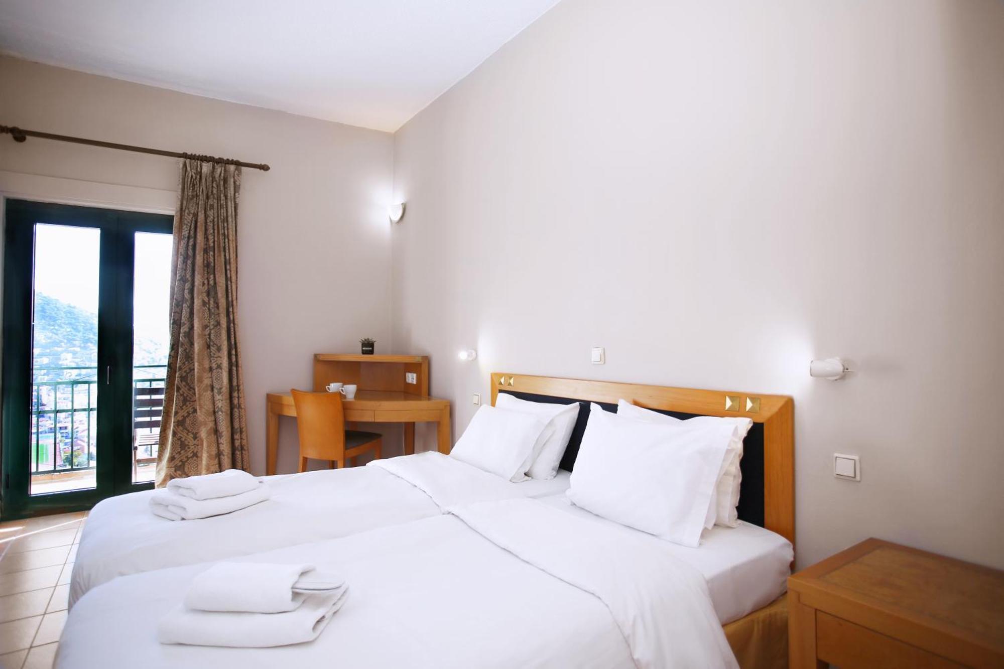 Hotel Lecadin Karpenísion Eksteriør billede